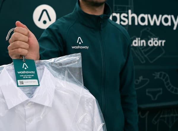 Leverans av nyrensad skjorta i Washaway-skydd